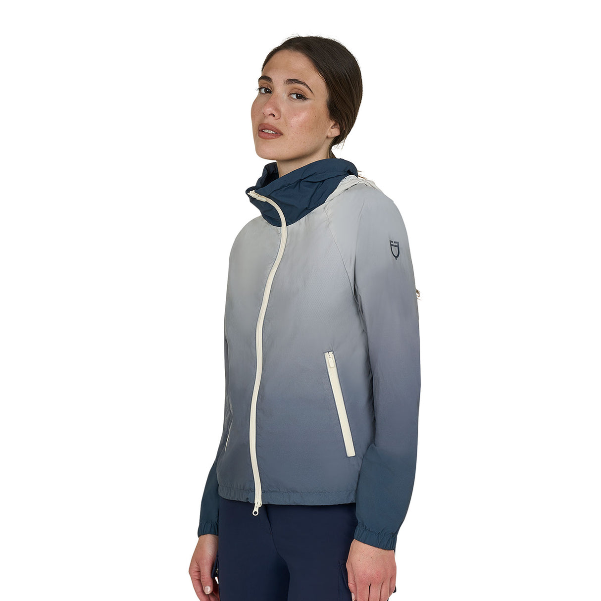 NAVY BLAZER(19-3923)/HARBOR MIST(14-4202)/ANTIQUE WHITE(11-0105)